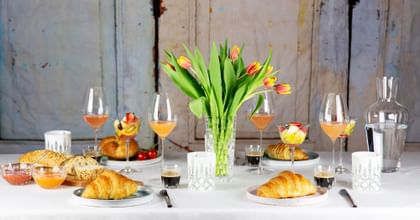 brunch table setting