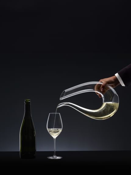 RIEDEL Decanter Amadeo - Pouring White Wine into a RIEDEL Champagne White Wine Glass