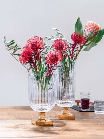 Image of two NACHTMANN Minerva vases with gold-refined foot