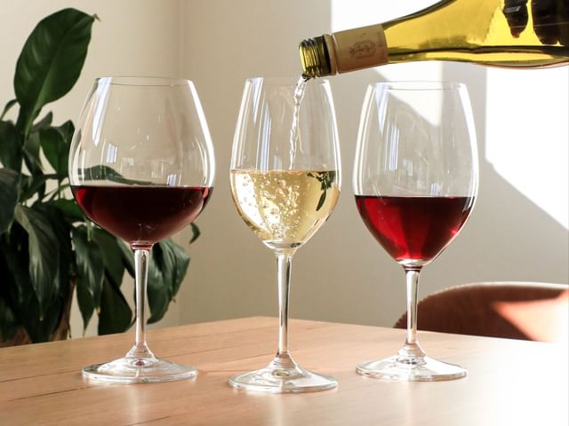 NACHTMANN Wine and Champagne Glasses of the series Vivino, filled