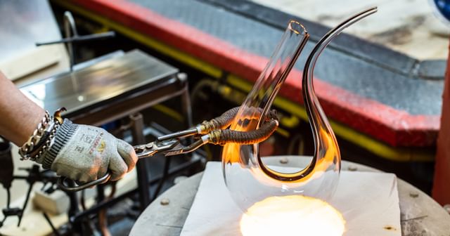 production photo - RIEDEL Amadeo Decanter making process